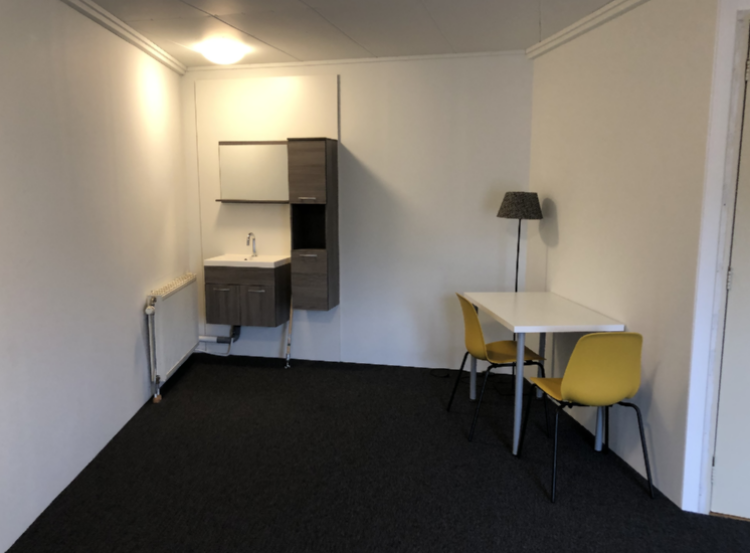 slaapgedeelte met wastafelcombinatie op je kamer