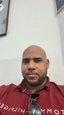 Oliver  zoekt een Huurwoning / Kamer / Appartement in Almere